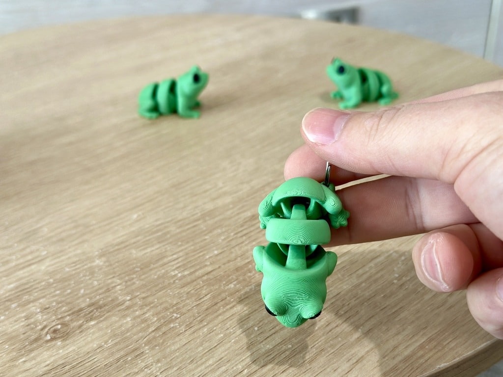 Tiny Butt Frog flexi Keyring - Grass Green